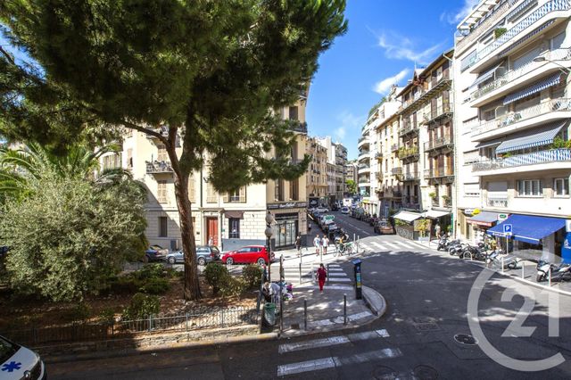 Afficher la photo en grand Appartement F3 à vendre - 3 pièces - 56.18 m2 - NICE - 06 - PROVENCE-ALPES-COTE-D-AZUR - Century 21 Lafage Transactions