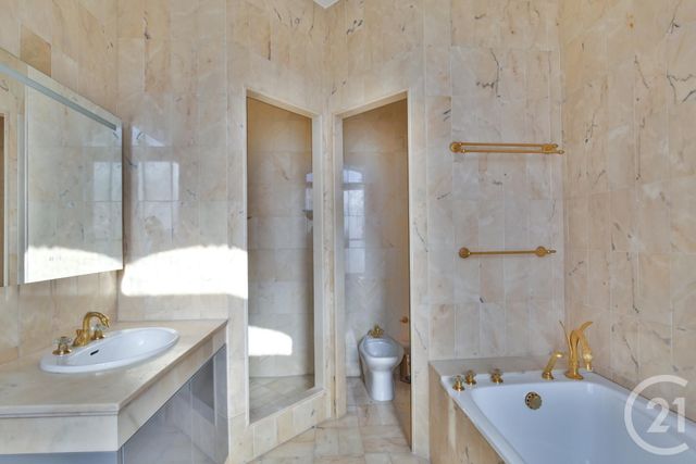 Afficher la photo en grand Appartement F4 à vendre - 4 pièces - 192.0 m2 - NICE - 06 - PROVENCE-ALPES-COTE-D-AZUR - Century 21 Lafage Transactions