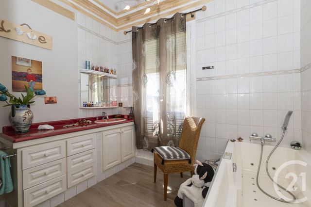Afficher la photo en grand Appartement F4 à vendre - 4 pièces - 145.11 m2 - NICE - 06 - PROVENCE-ALPES-COTE-D-AZUR - Century 21 Lafage Transactions