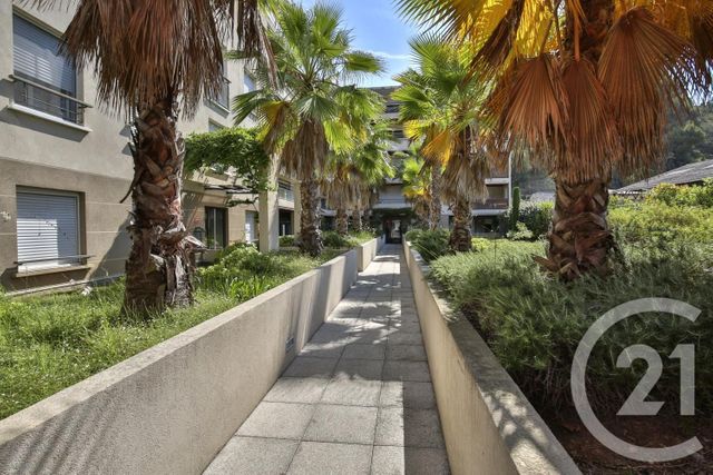 Afficher la photo en grand Appartement F3 à vendre - 3 pièces - 57.57 m2 - ST ANDRE DE LA ROCHE - 06 - PROVENCE-ALPES-COTE-D-AZUR - Century 21 Lafage Transactions