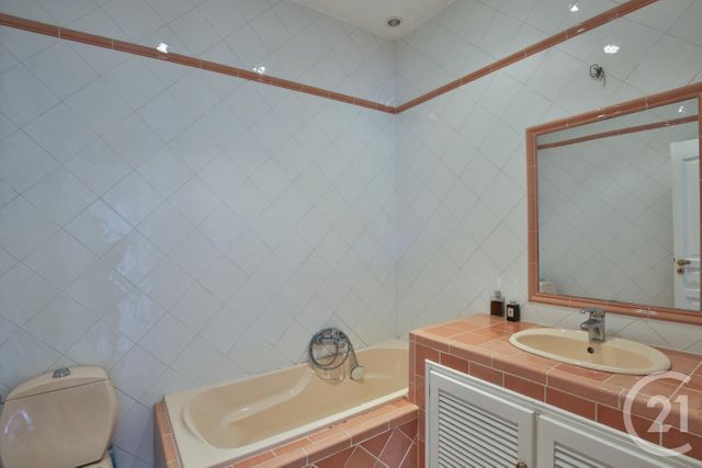 Afficher la photo en grand Appartement F3 à vendre - 3 pièces - 96.8 m2 - NICE - 06 - PROVENCE-ALPES-COTE-D-AZUR - Century 21 Lafage Transactions