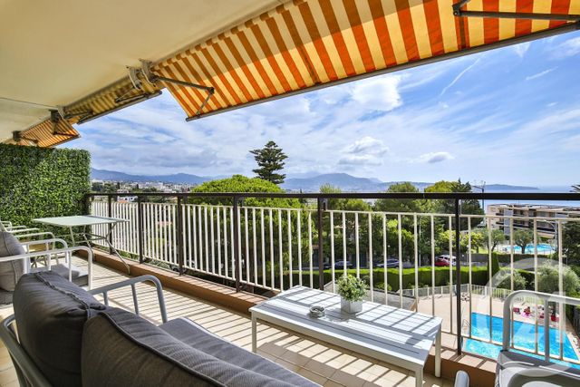 Afficher la photo en grand Appartement F3 à vendre - 3 pièces - 71.55 m2 - NICE - 06 - PROVENCE-ALPES-COTE-D-AZUR - Century 21 Lafage Transactions