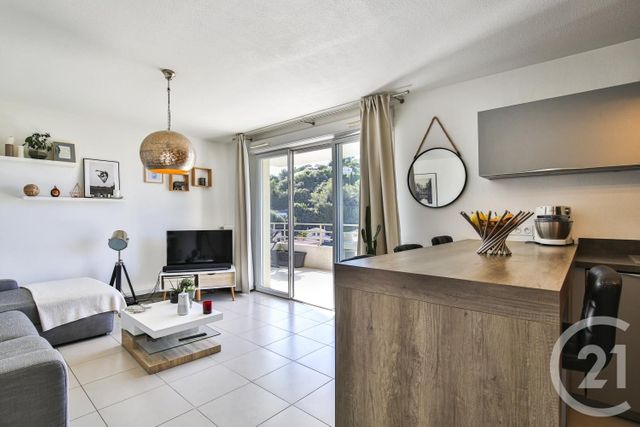 Afficher la photo en grand Appartement F2 à vendre - 2 pièces - 45.0 m2 - CAGNES SUR MER - 06 - PROVENCE-ALPES-COTE-D-AZUR - Century 21 Lafage Transactions