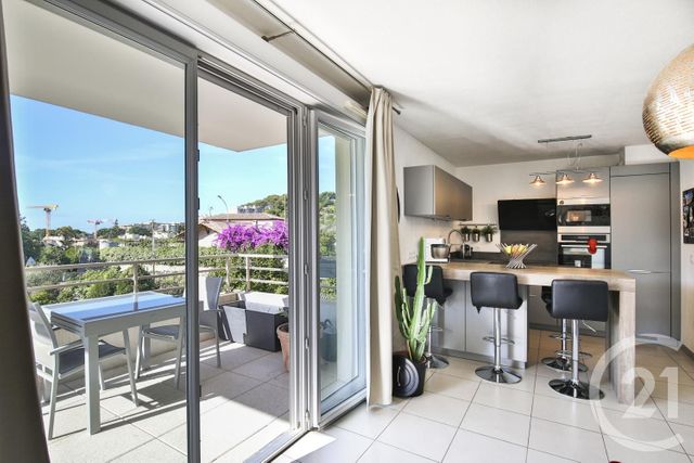 Afficher la photo en grand Appartement F2 à vendre - 2 pièces - 45.0 m2 - CAGNES SUR MER - 06 - PROVENCE-ALPES-COTE-D-AZUR - Century 21 Lafage Transactions