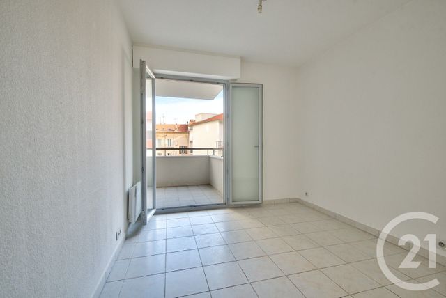 Appartement T4 à vendre - 4 pièces - 84.7 m2 - ANTIBES - 06 - PROVENCE-ALPES-COTE-D-AZUR - Century 21 Lafage Transactions