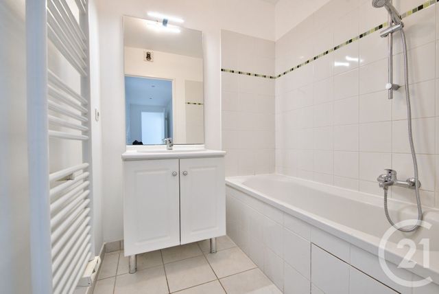 Appartement T3 à vendre - 3 pièces - 74.19 m2 - ANTIBES - 06 - PROVENCE-ALPES-COTE-D-AZUR - Century 21 Lafage Transactions
