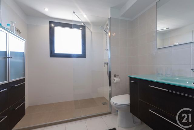 Afficher la photo en grand Appartement Duplex à vendre - 3 pièces - 99.79 m2 - ST LAURENT DU VAR - 06 - PROVENCE-ALPES-COTE-D-AZUR - Century 21 Lafage Transactions