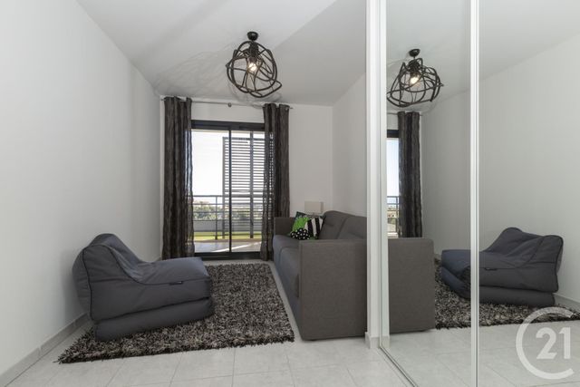 Afficher la photo en grand Appartement Duplex à vendre - 3 pièces - 99.79 m2 - ST LAURENT DU VAR - 06 - PROVENCE-ALPES-COTE-D-AZUR - Century 21 Lafage Transactions
