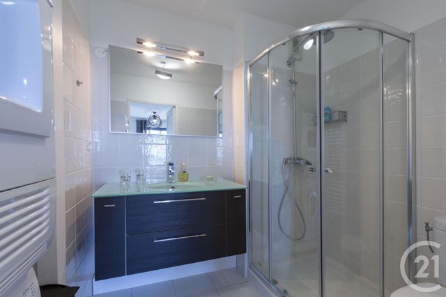 Afficher la photo en grand Appartement Duplex à vendre - 3 pièces - 99.79 m2 - ST LAURENT DU VAR - 06 - PROVENCE-ALPES-COTE-D-AZUR - Century 21 Lafage Transactions